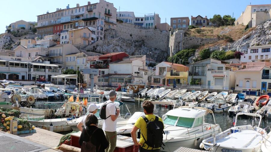 Marseille: Urban Hiking Tour with a Local Guide - The climb to Notre-Dame de la Garde