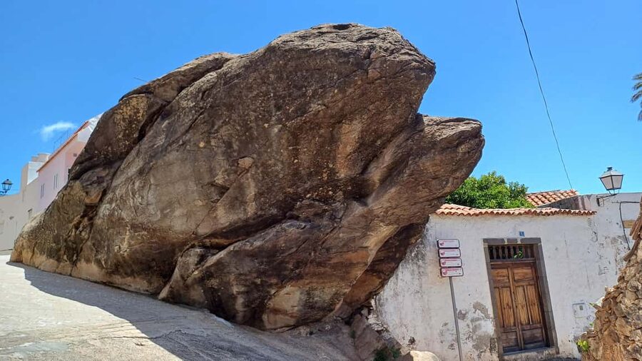 Maspalomas: Roque Nublo - hiking on volcanoes by Sky Rebels - A scenic drive and a stop in San Bartolomé de Tirajana