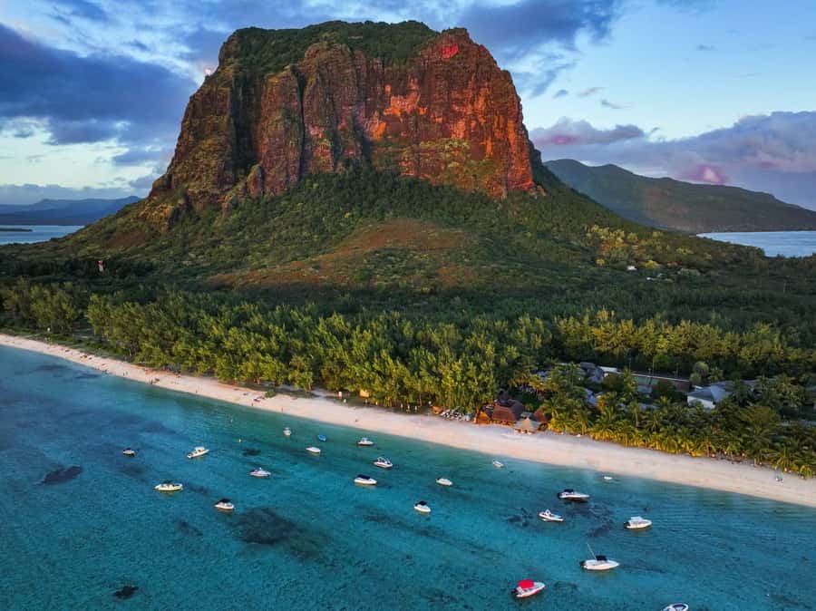 Mauritius: Le Morne Brabant Hike with Historical Immersion - Stories of slavery, resistance, and freedom