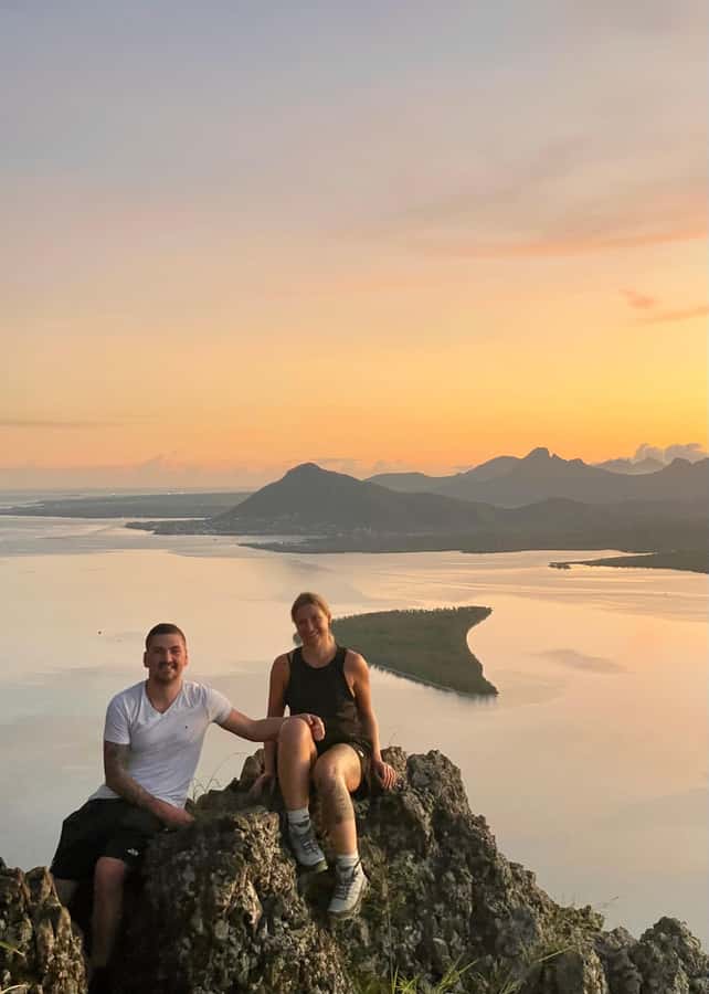 Mauritius: Le Morne: Intimate Hike Away from the Crowd - The hands-and-feet scramble over 69 meters