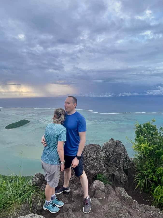 Mauritius: Le Morne: Intimate Hike Away from the Crowd - The final ascent and the 493-meter summit
