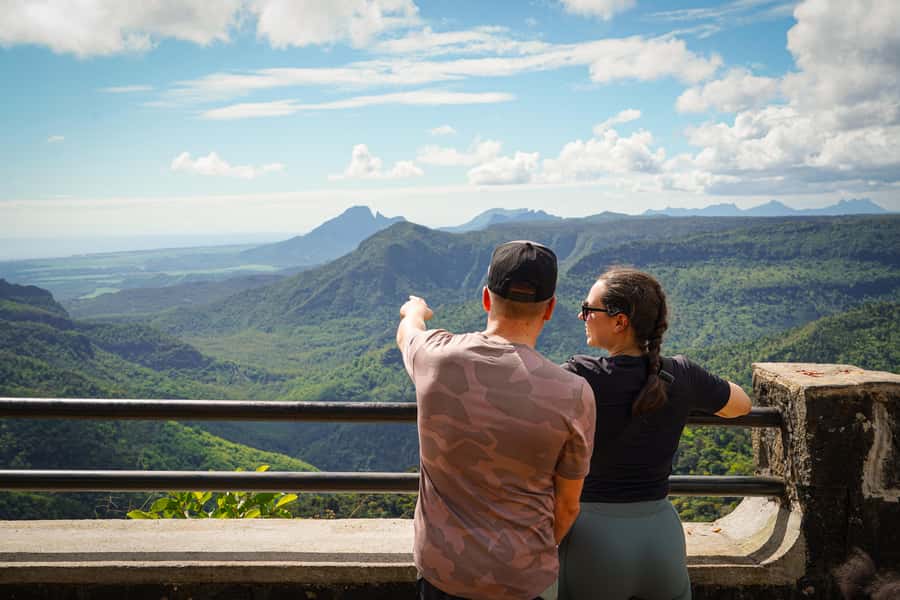 Mauritius: Sunrise Mountain Hike with Southwest Road-trip - Breakfast by the coast resets the morning