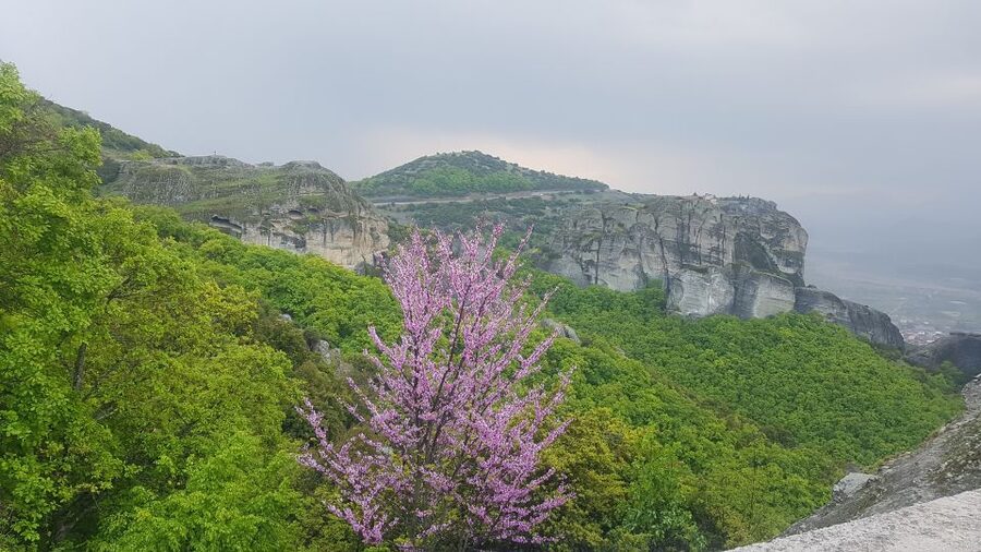 Meteora: Easy Hiking Adventure - Why Meteora is better on foot