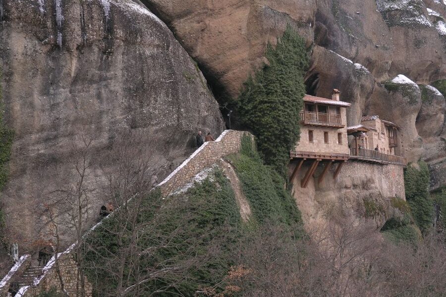 Meteora: Easy Hiking Adventure - Papathymios Vlahavas and the story of resistance