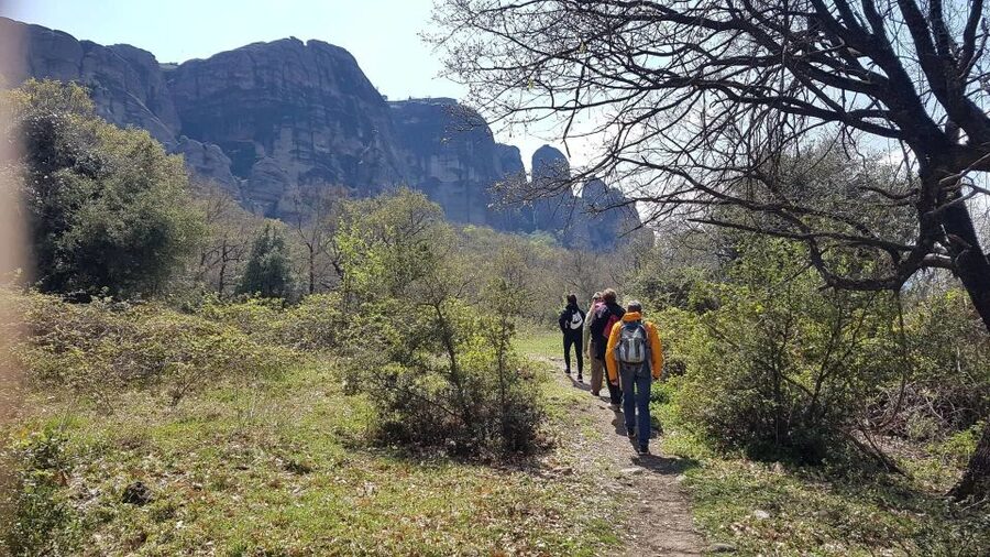 Meteora: Easy Hiking Adventure - Down to Kastraki and St George Mandilas cave