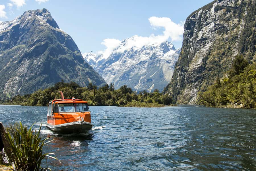 Milford Track: Full Day Guided Hike and Nature Cruise - The early start at Milford Sound