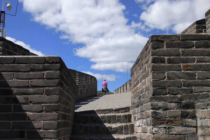 Mini Group: Half-Day Great Wall at Mutianyu Hiking Tour - What the guides add to the day