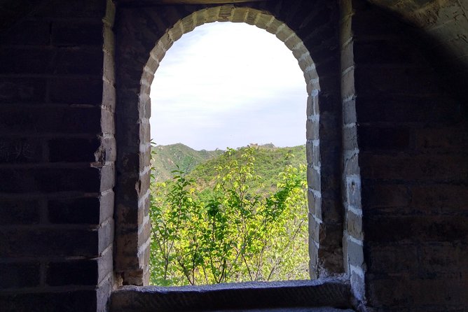 Mini Group: Half-Day Great Wall at Mutianyu Hiking Tour - Reaching the wall: hike, cable car, or chairlift