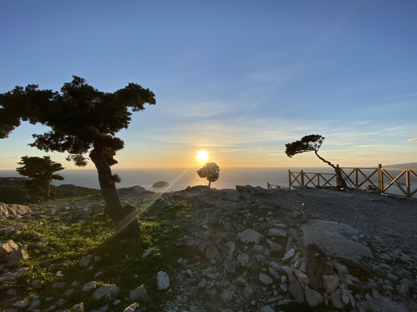 Monolithos: Small Group Hike and Sunset at Monolithos Castle - Who should book this experience?