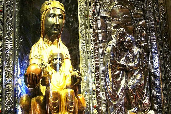 Montserrat Monastery with Easy Hike & Sitges Tour from Barcelona - Lunch and beach time in Sitges