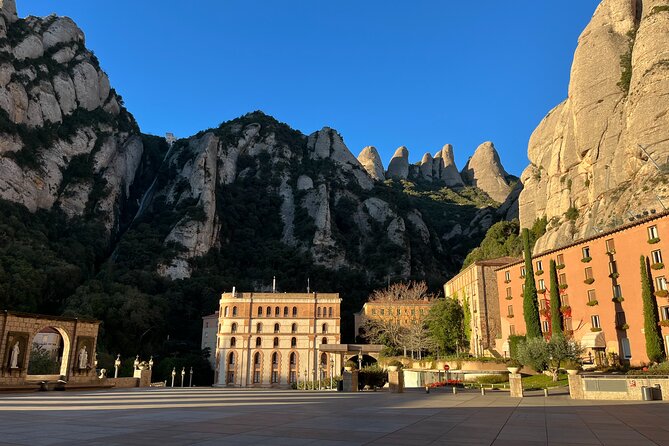 Montserrat very early : Hiking, Abbey, very small group - Pickup in Barcelona and the van ride