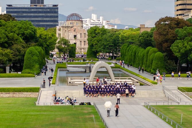 Morning Hiking Tour: Mt. Futaba & Hiroshima's History - Nodate brings tea into the open air