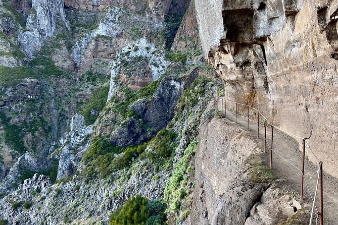 Morning Transfer To Pico Do Arieiro, Hike To Pico Ruivo & Return From Teixeira - The independent hike to Pico Ruivo