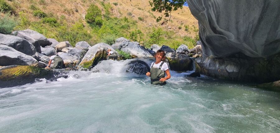 Motta Camastra: River Trekking Tour in the Alcantara Gorges - What the two-hour route feels like