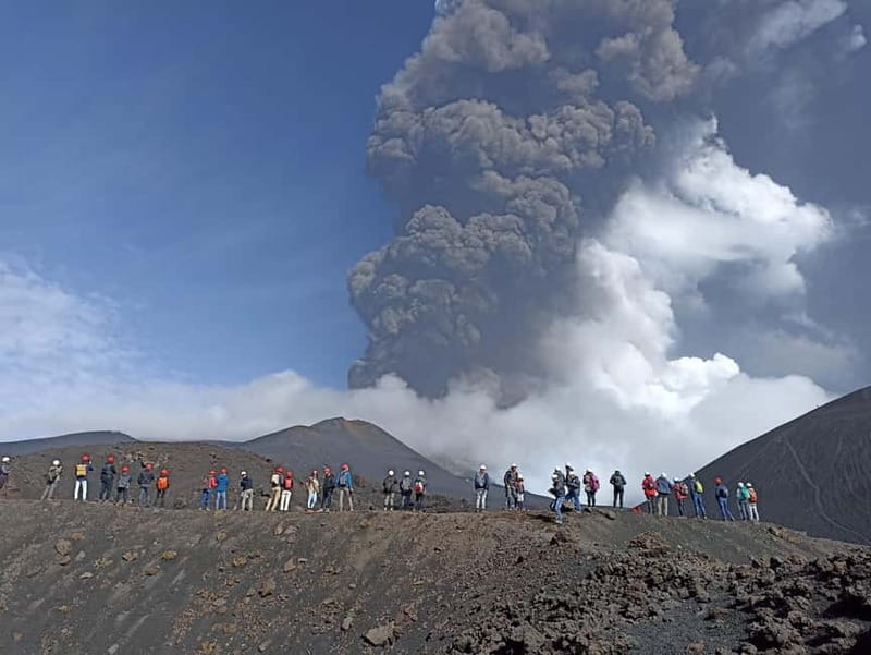 Mount Etna: Central Crater (3,340 meters) with Jeep and Trek - The descent is easier, but not effortless