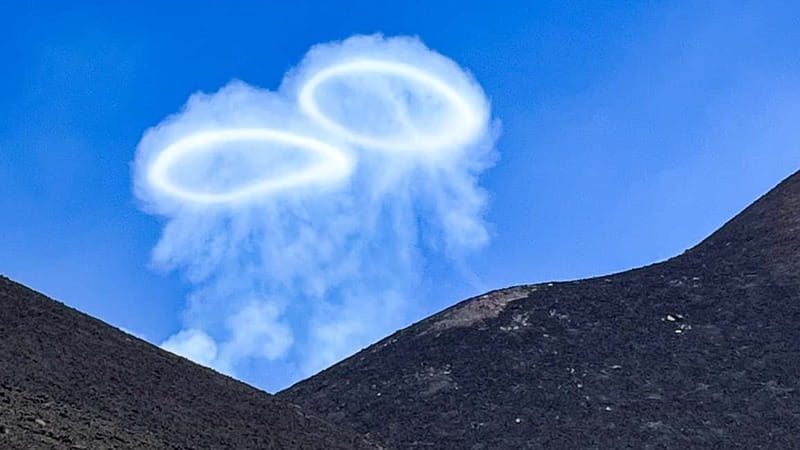 Mount Etna: Trek to 3000m with cable car and 4x4 - Cable car to 2500 meters