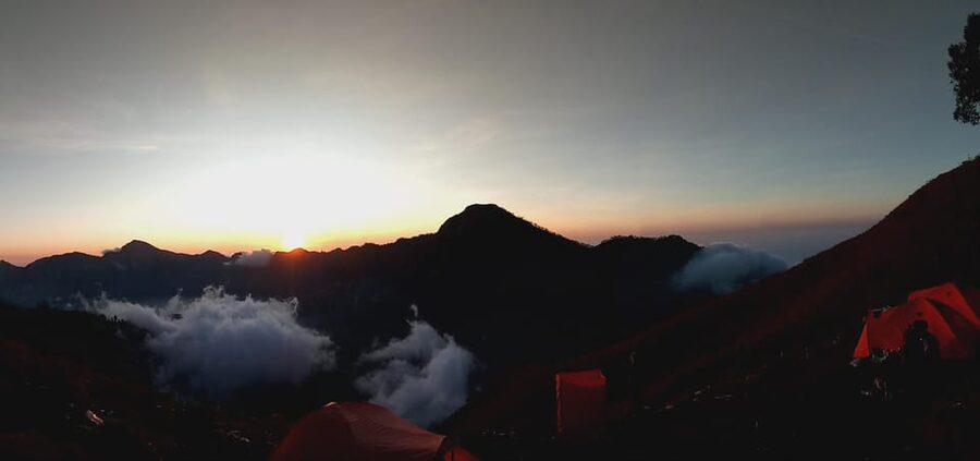 Mount Rinjani: 2D-1N Trekking Summit Sunrise Point Join Tour - What to wear and carry for a safer climb