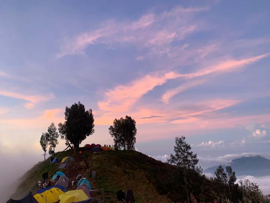 Mount Rinjani Trekking 2D/1N Summit Sunrise & Sunset Views - Food, water, and the gear you actually need