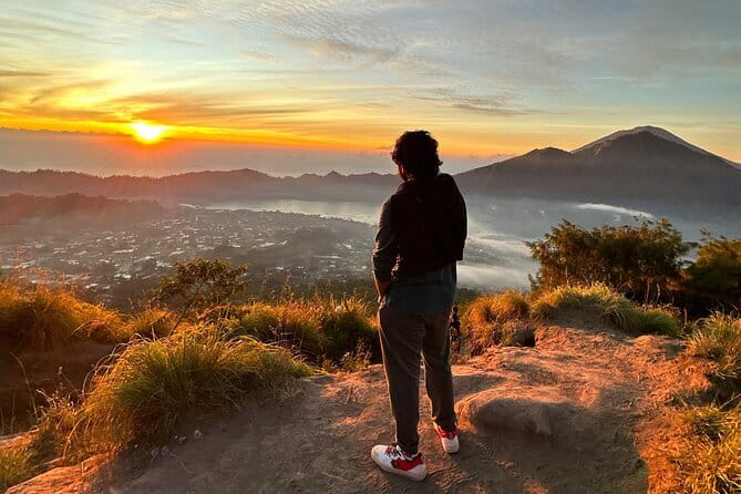 Munduk: Twin Lake Jungle Hike, Ulun Danu Temple, & Waterfall - Guides make the difference