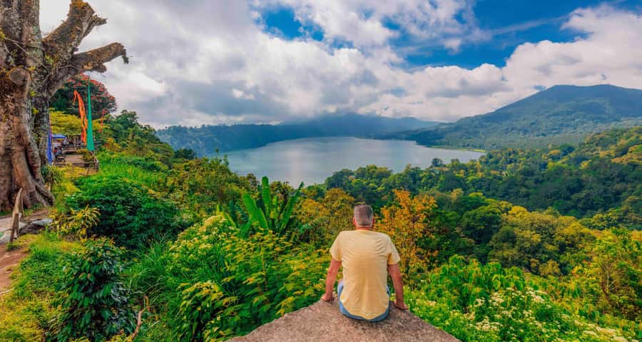 Munduk: Twin Lakes Jungle Hike with Lake Canoe and Waterfall - Key points at a glance