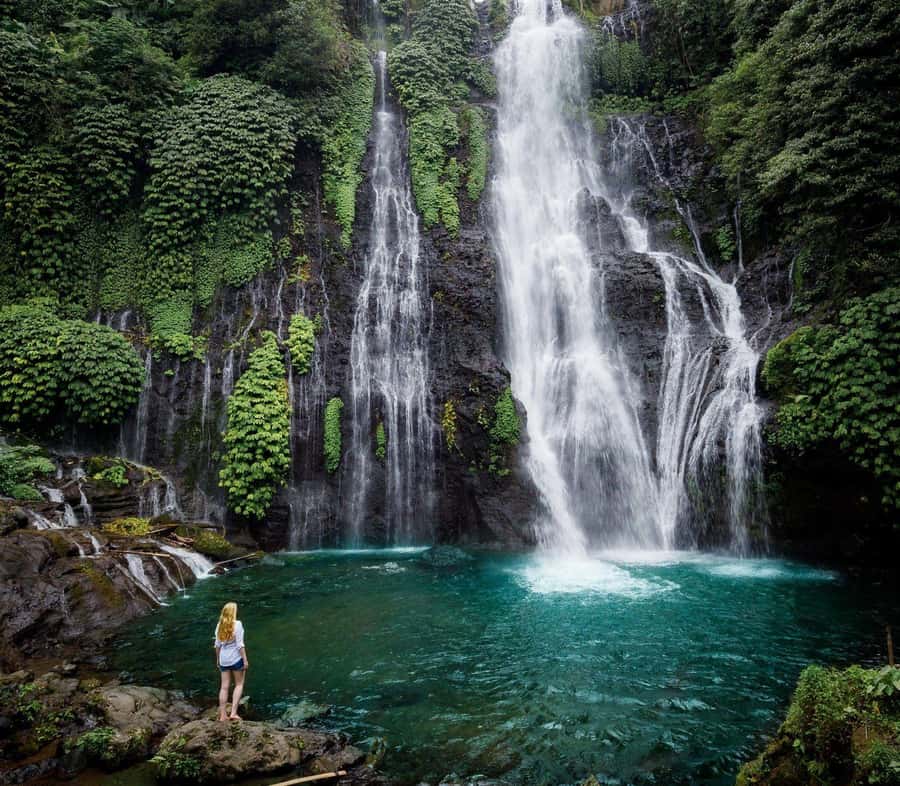 Munduk: Twin Lakes Jungle Hike with Lake Canoe and Waterfall - Pura Ulun Danu Tamblingan and the lakeside temples