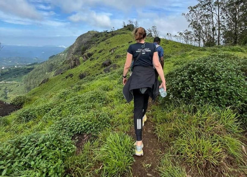 Munnar mountain hiking (Full day) - Climbing toward the 2,000-meter high point