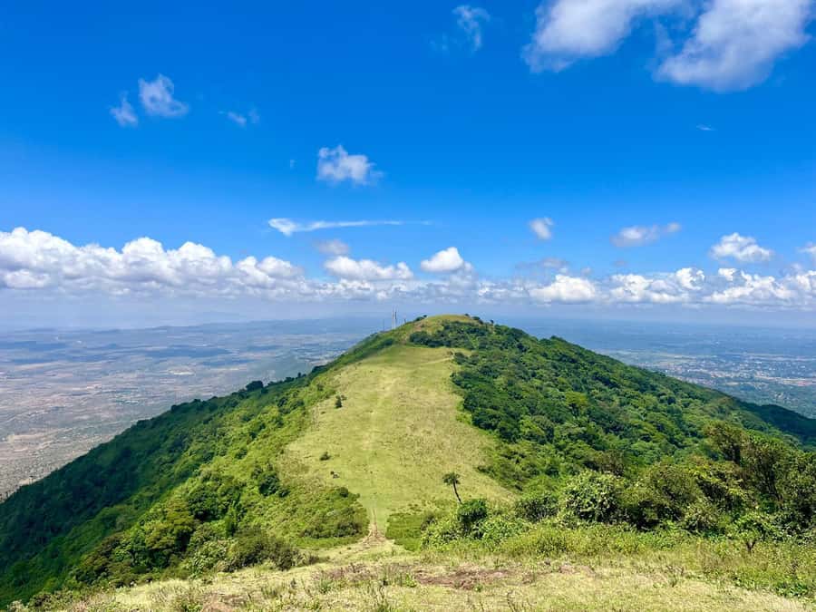 NAIROBI:Ngong Hills Day Hike,Group Tour - The ridge and the 360-degree payoff