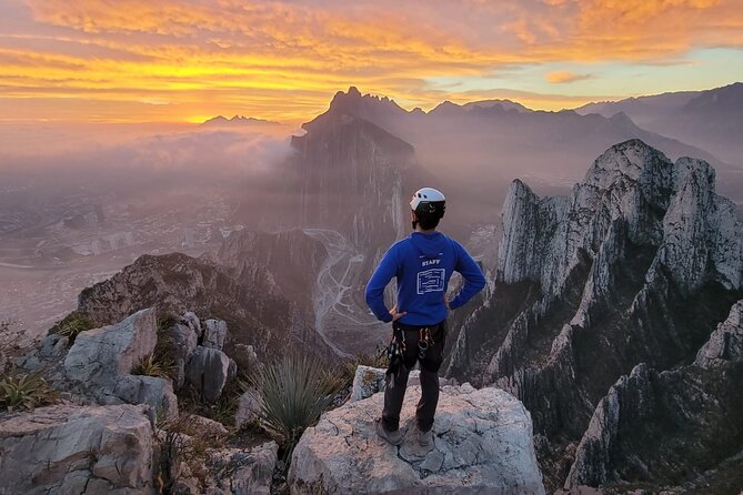 Nido de los Aguiluchos, Monterrey: Hiking + Rock Climbing + 3 Rappels - The first climb is where the tour shows its true colors
