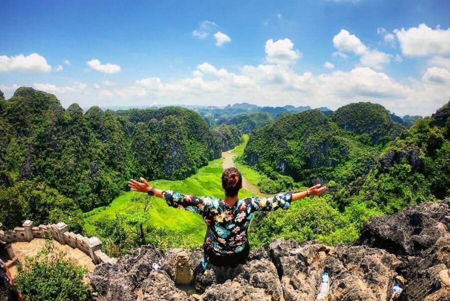 Ninh Binh: Hoa Lu, Trang An and Mua Caves Hiking Day Trip - Hoa Lu and the first Vietnamese government