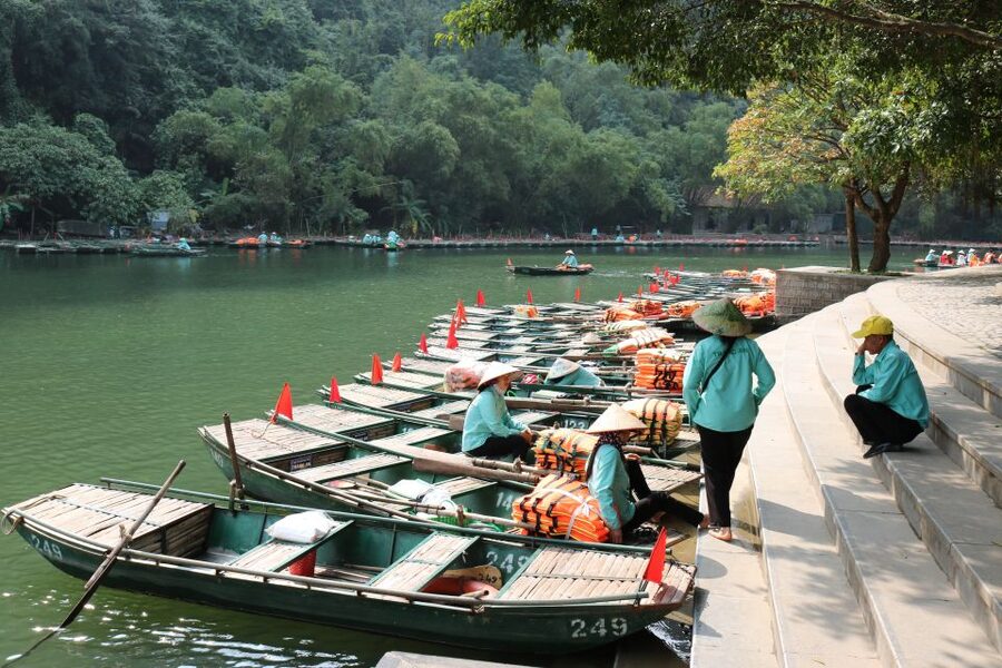 Ninh Binh: Hoa Lu, Trang An and Mua Caves Hiking Day Trip - The long ride back to Hanoi
