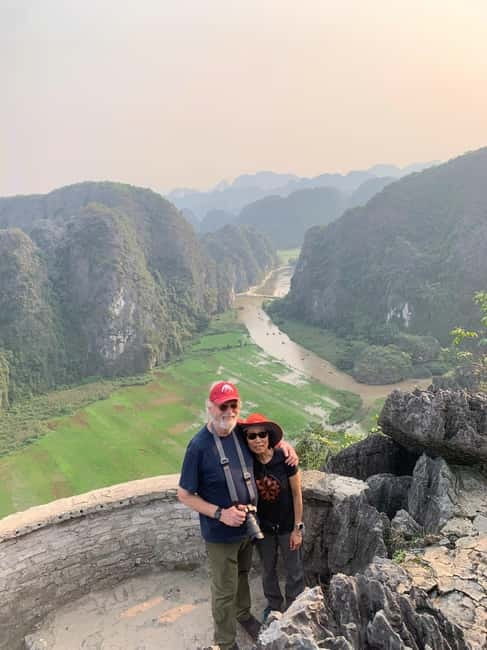Ninh Binh: Mua Cave Hike, Trang An Boat & Village Bike Tour - A garden café and optional bamboo weaving