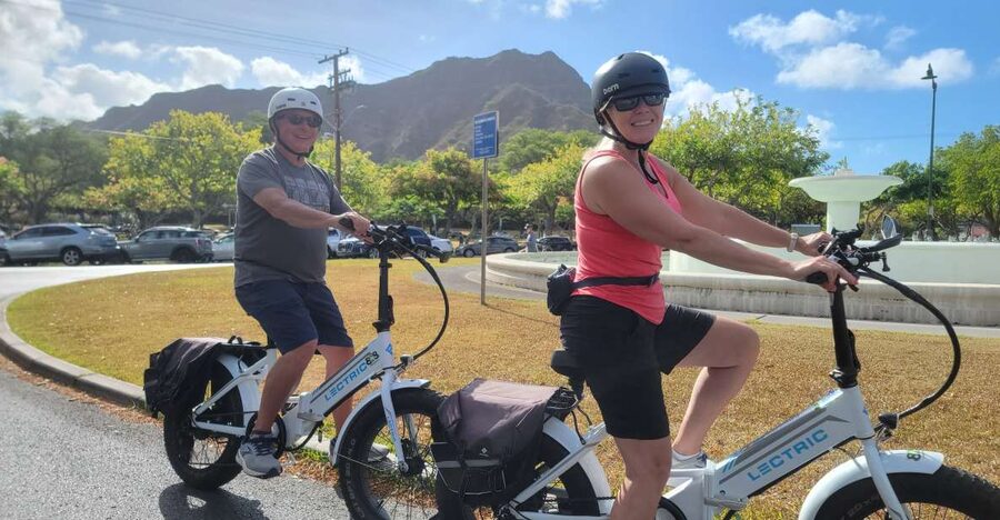 Oahu: Honolulu E-Bike Ride and Diamond Head Hike - Locking the bikes at Diamond Head