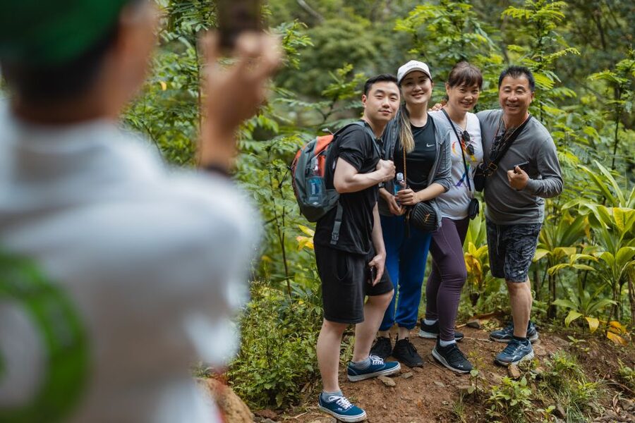 Oahu: Manoa Falls Waterfall Hike with Lunch and Transfers - Film scenery, Hawaiian stories, and a natural throne