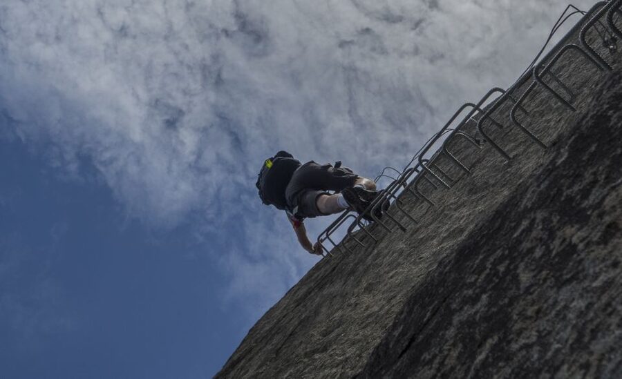 Odda: Full-Day Trolltunga Hiking, and Climbing Tour - Endåne viewpoint and the short lunch pause