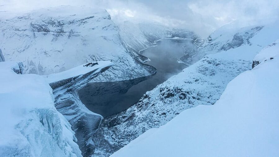 Odda: Trolltunga Winter Hike on Snowshoes - The return is easier, but not easy