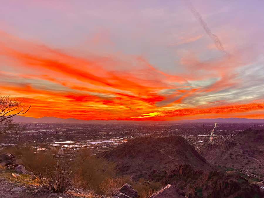 Phoenix: Sonoran Desert Guided Sunset Hike - Following the switchbacks into the desert