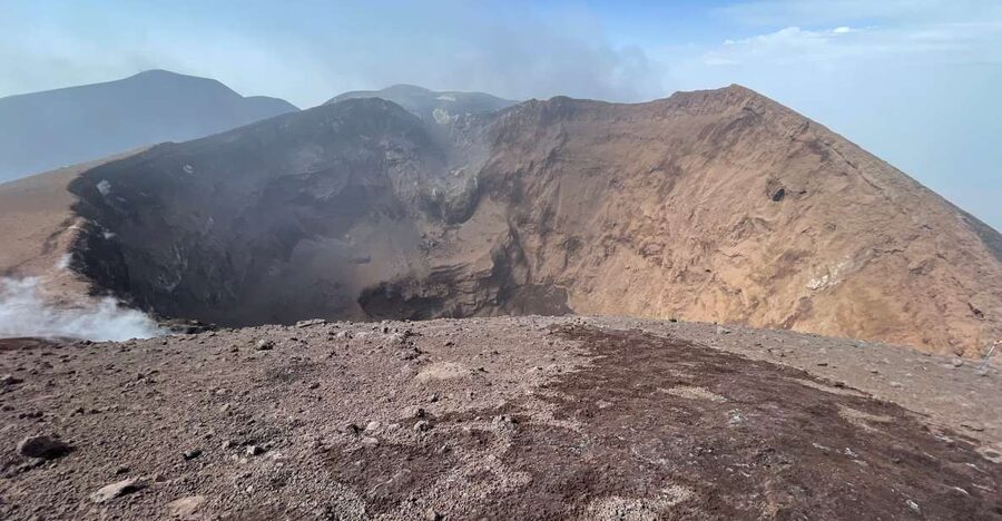 Piano Provenzana: Mount Etna Hiking Trip to 3,380 Meters - The 30-minute 4x4 ride to Etna’s upper slopes