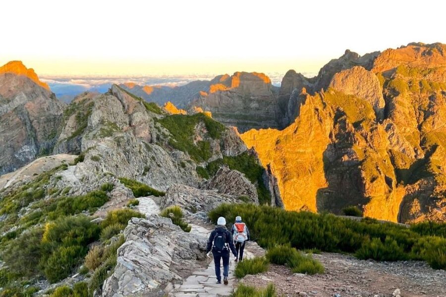 Pico Do Arieiro Pico Ruivo Sunrise or Morning Hike Transfers - Pico Ruivo and the five-hour walking window