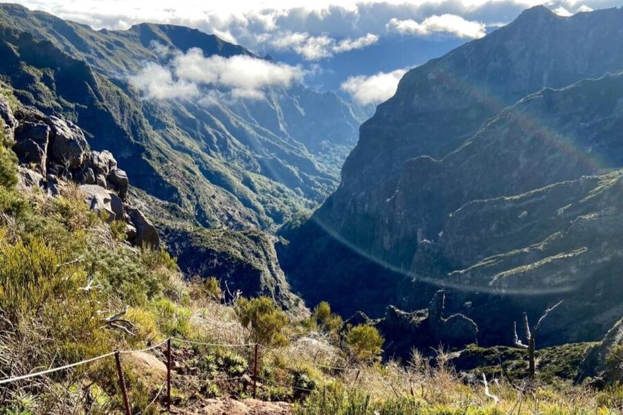 Pico Do Arieiro Pico Ruivo Sunrise or Morning Hike Transfers - Should you book Pico do Arieiro to Pico Ruivo?