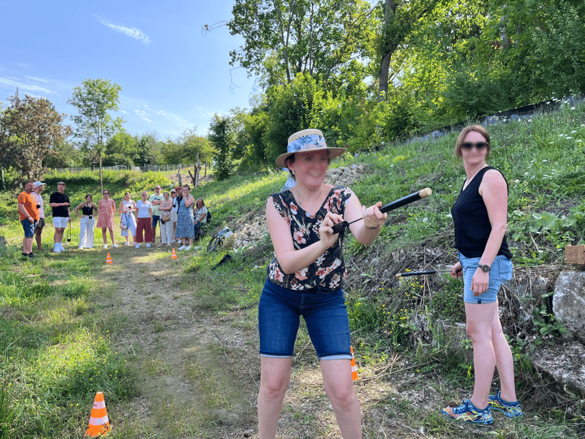 Premium wine hike Stuttgart with games and winemaker's snack - Snacks with the wine, not a full lunch