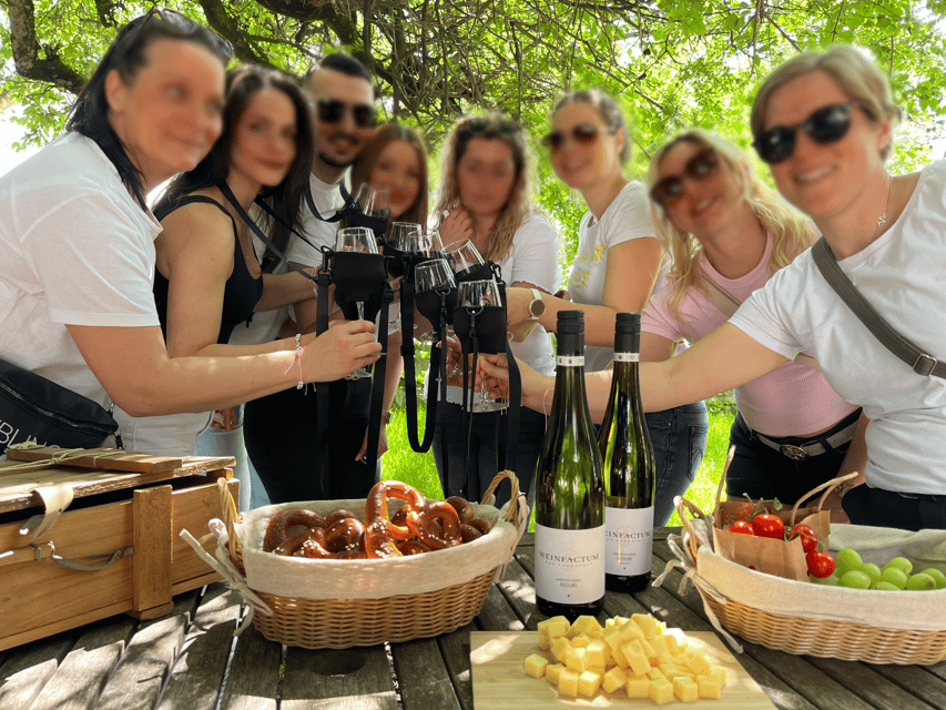 Premium wine hike Stuttgart with games and winemaker's snack - Price, group size, and overall value