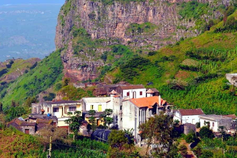 Private Hike through mountains and distant rural villages - Should you book the Rui Vaz to Longueira hike?