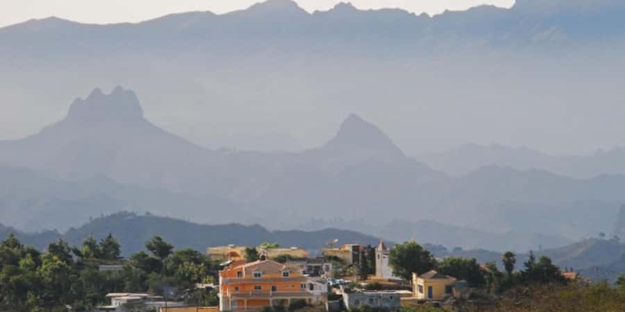 Private Hike through mountains and distant rural villages - Starting among the trees in Rui Vaz