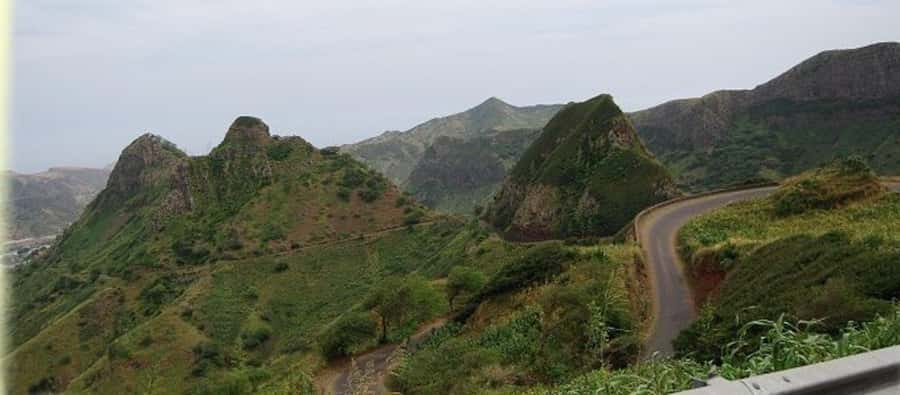 Private Hike through mountains and distant rural villages - Meeting Longueira’s rural community