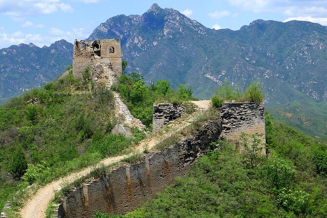 Private Hiking Adventure at the Gubeikou Panlongshan Great Wall - Following the ridgeline toward Haowang Tower