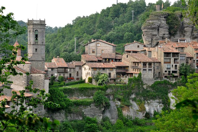 Private Pre-Pyrenees Medieval Village Hike from Barcelona - The guides shape the day