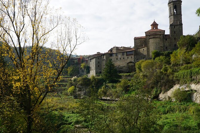 Private Pre-Pyrenees Medieval Village Hike from Barcelona - The drive and the welcome breakfast