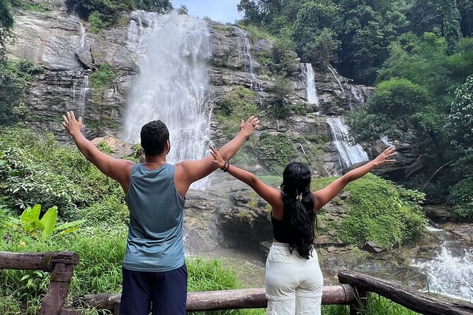 Private Tour to Doi Inthanon including Twins Pagodas and Hiking - Lunch, transport, and what the price covers