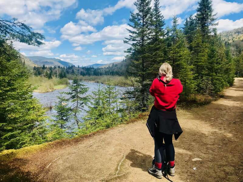 Quebec City: Guided Hike in Jacques-Cartier National Park - Following the river and forest trail