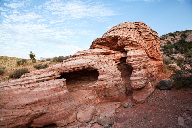 Red Rock Canyon Hike with Transport from Las Vegas - Choosing the trail inside Red Rock